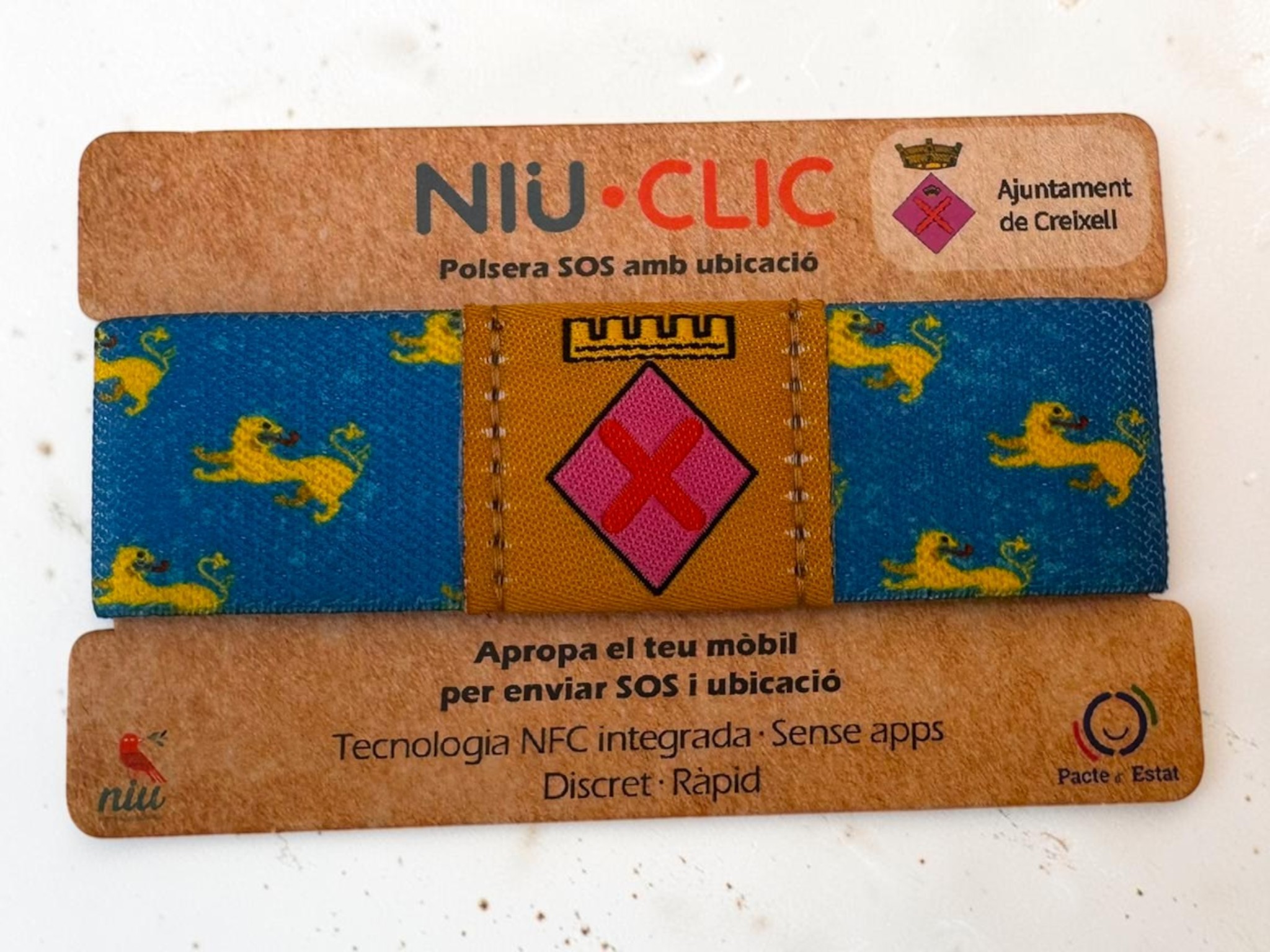 Polsera NIU·CLIC de l'Ajuntament de Creixell amb l'escut del municipi